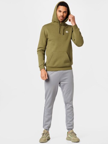 ADIDAS ORIGINALS Regular Fit Sweatshirt 'Adicolor Essentials Trefoil' in Grün