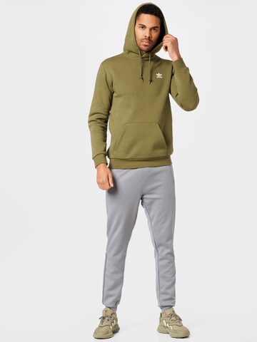 ADIDAS ORIGINALS Regular fit Sweatshirt 'Adicolor Essentials Trefoil' in Groen