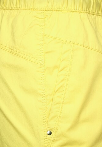 STREET ONE - regular Pantalón en amarillo