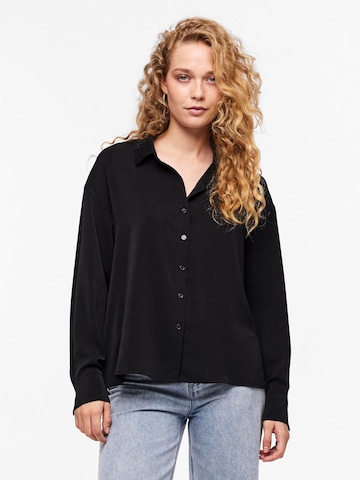 Camicia da donna 'FRANAN' di PIECES in nero: frontale