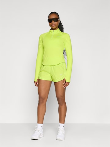 NIKE Regular Спортен панталон 'Tempo' в зелено