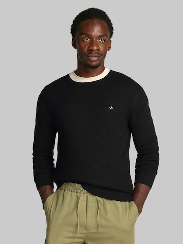 Pull-over Calvin Klein en noir : devant