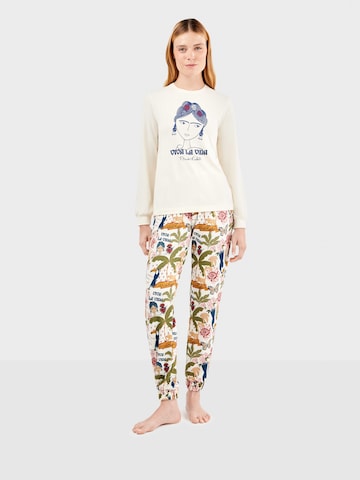 Pijama ' ' de la Gisela pe alb