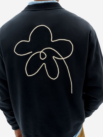 Sweat-shirt 'Flower Rope' Thinking MU en bleu