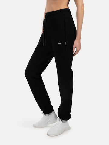Effilé Pantalon Smilodox en noir
