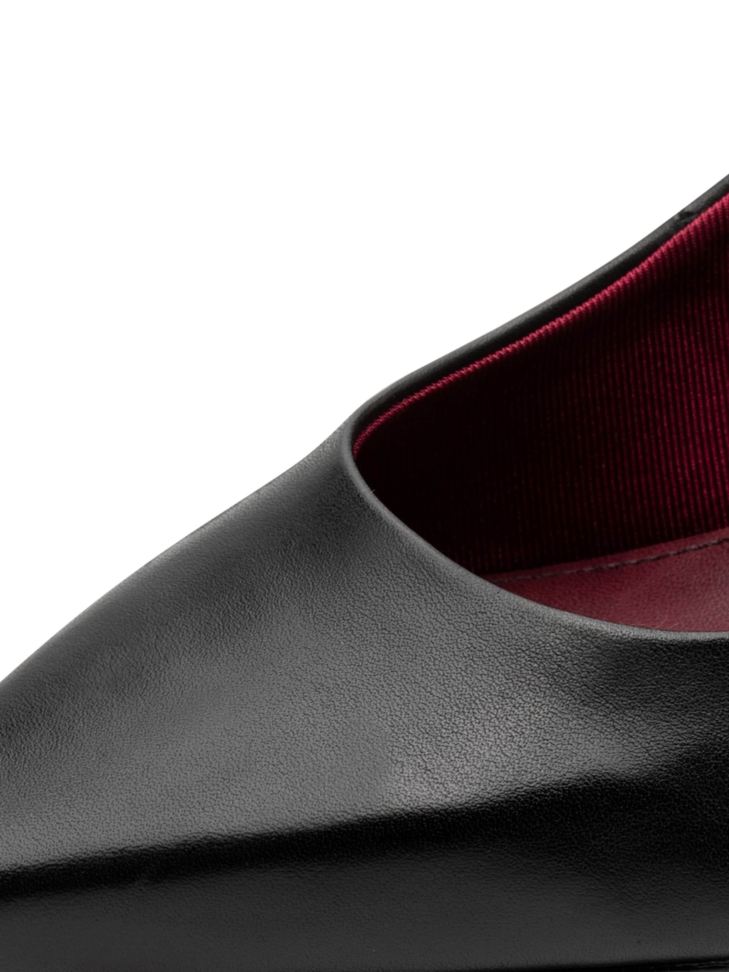 Tamaris Slingback Pumps in Black