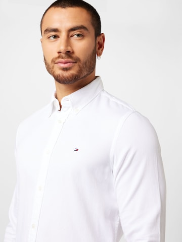 Coupe slim Chemise TOMMY HILFIGER en blanc