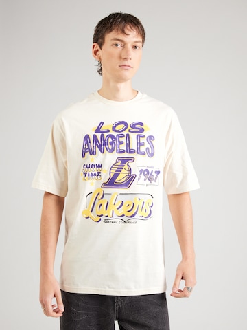 Tricou 'NBA Loslak' de la NEW ERA pe bej: față
