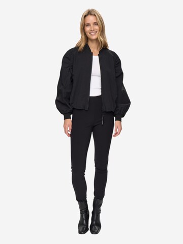 NÜMPH Freizeitjacke 'NUBOLINA JACKET' in Schwarz