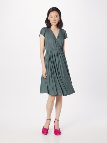 Robe 'Astrid' ABOUT YOU en vert : devant