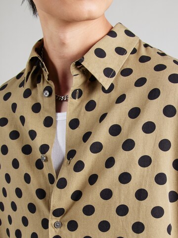 WEEKDAY - Ajuste confortable Camisa en verde