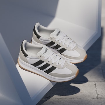 Sneaker 'Run 70s 2.0' de la ADIDAS SPORTSWEAR pe alb