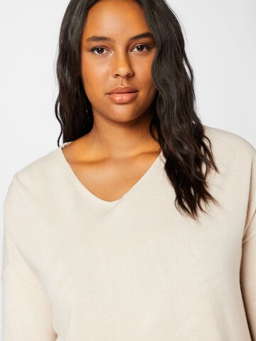 Pull-over 'AMALIA' ONLY Carmakoma en beige