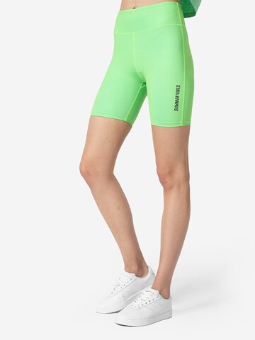 4F Slim fit Workout Pants in Green: front