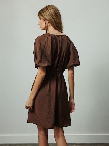 Next - Vestido en marrón
