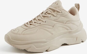 Bershka Låg sneaker i beige: framsida