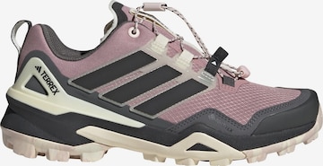 Chaussure basse 'Skychaser' ADIDAS TERREX en rose : devant