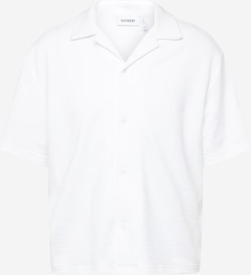 Chemise 'Charlie' WEEKDAY en blanc : devant