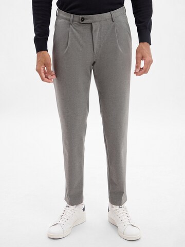 bugatti Tapered Bundfaltenhose 'Elio' in Grau: Vorderseite