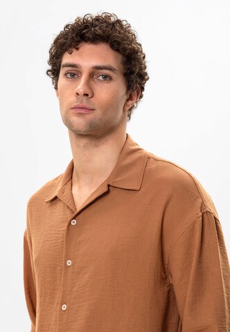 Regular fit Camicia di Antioch in marrone