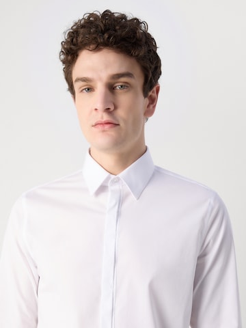 Calvin Klein Slim Fit Paita värissä valkoinen