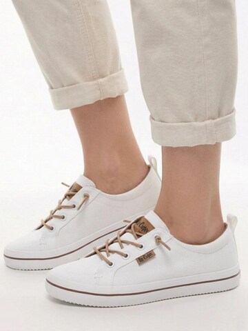 Lee Cooper Platform trainers 'LCW-26-02-4058L' in White: front