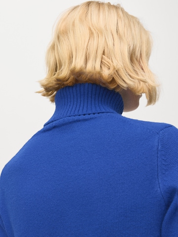 MANGO Sveter 'MARIANA' - Modrá