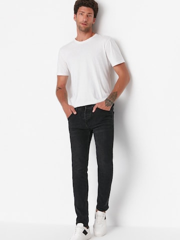 Trendyol Skinny Farkut värissä musta