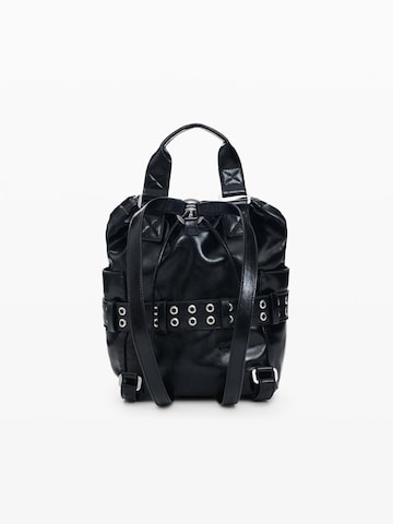 Desigual Reppu värissä musta