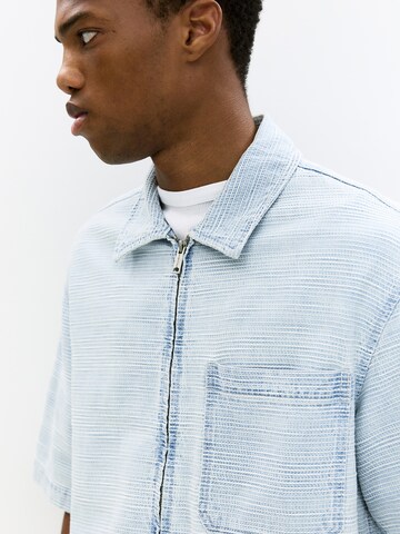 Coupe regular Chemise Pull&Bear en bleu