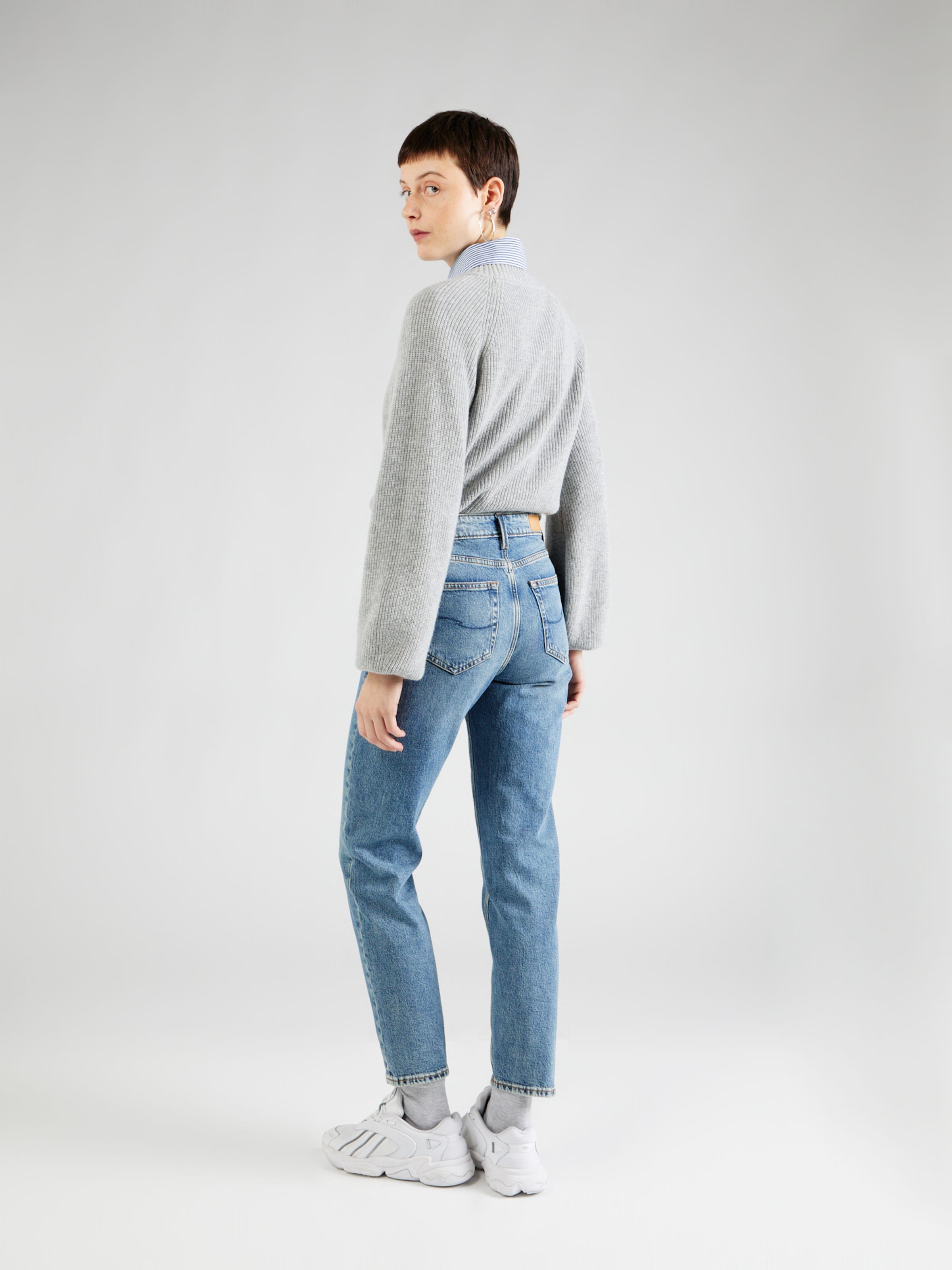 QS Damen Jeans – Slim Fit, Capri-Länge, Elastischer Denim, Mid-Rise