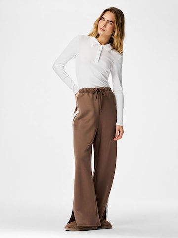 Wide Leg Pantalon 'PCTRACK' PIECES en marron