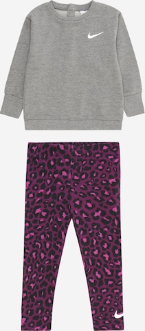 Nike Sportswear - Fato de jogging em roxo: frente