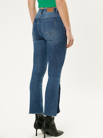 Influencer Flared Jeans in Blauw