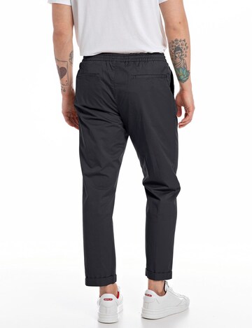 REPLAY Loosefit Hose in Schwarz