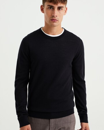 WE Fashion Sweater in Black: front