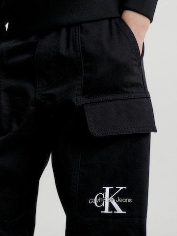 Calvin Klein JeansTapered Hlače - crna boja