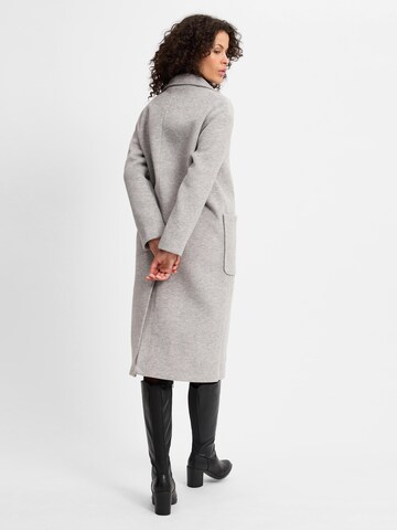 Manteau d’hiver Marie Lund en gris