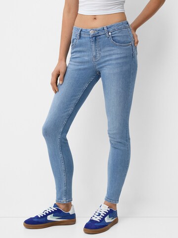 Bershka Jeans in Blue: front