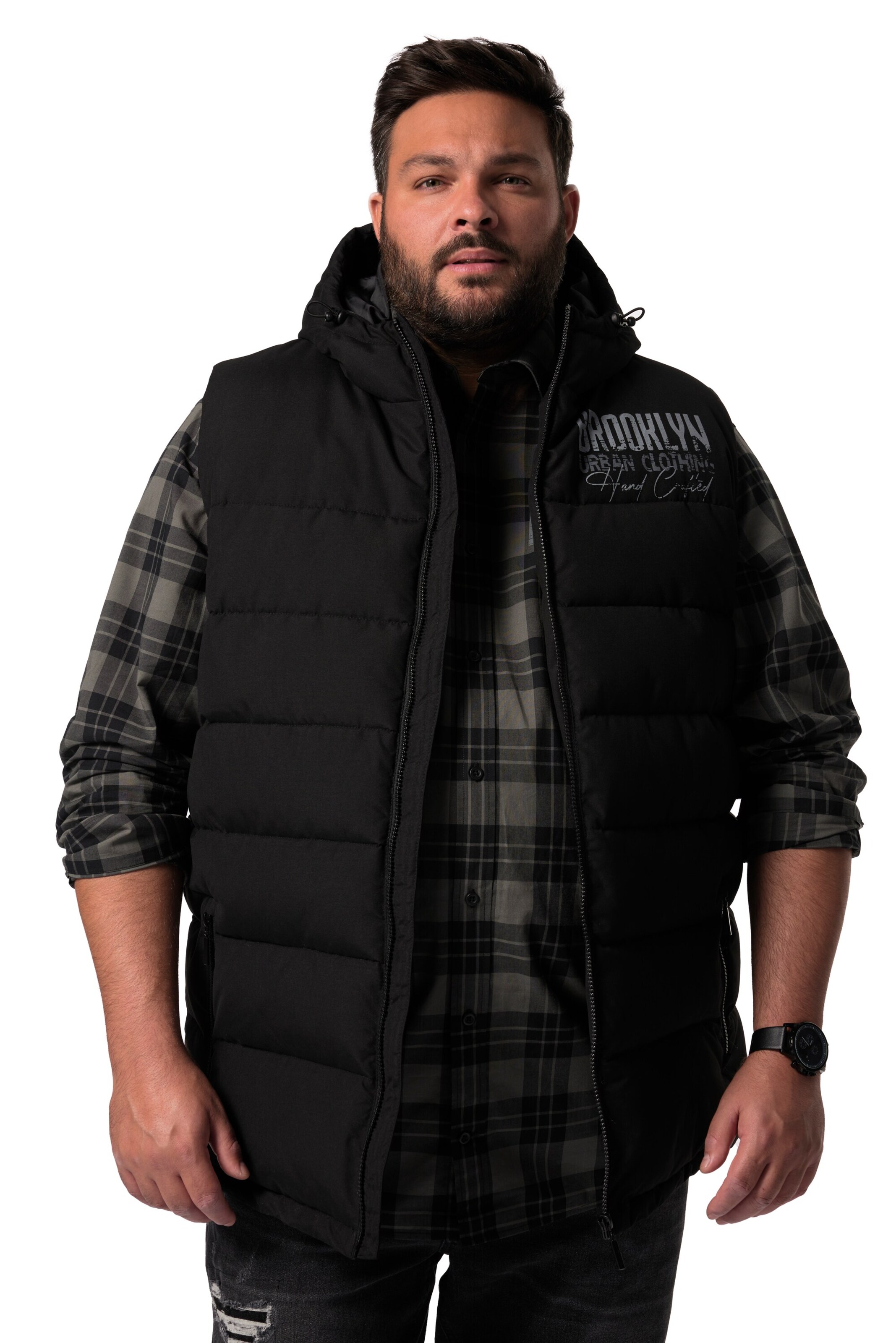 Men Plus Weste in Schwarz: Vorderseite