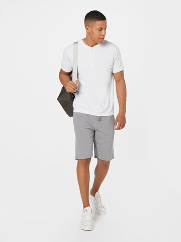 American Eagle Regular Shorts in Grau