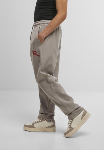 ROCAWEAR Regular Broek ' ' in Grijs