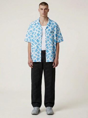METRALHA Comfort fit Button Up Shirt 'Metralha x Marest Short Sleeve Shirt All Over Print (blue/white)' in Blue