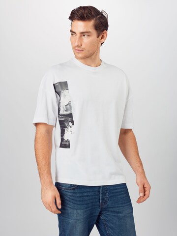 Coupe regular T-Shirt 'Glitch' NU-IN en blanc : devant