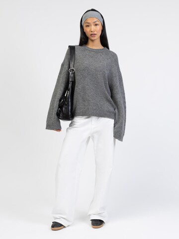 BROKE + SCHÖN Sweater in Grey