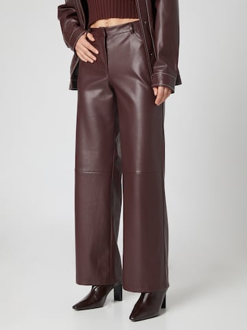 Wide Leg Pantalon 'Jo' LENI KLUM x ABOUT YOU en marron : devant