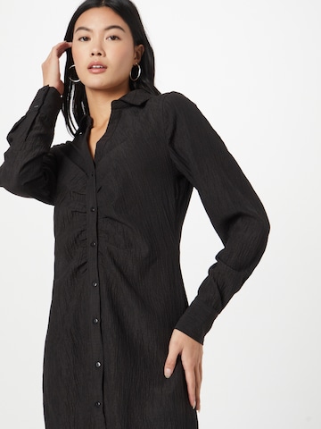 Robe-chemise 'Anne' PIECES en noir