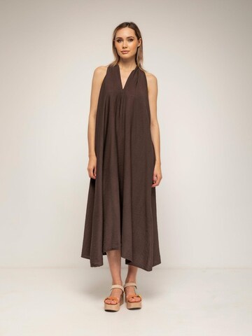 Tantra Jurk 'vestido amplio midi con cuello halter (Brown)' in Bruin: voorkant