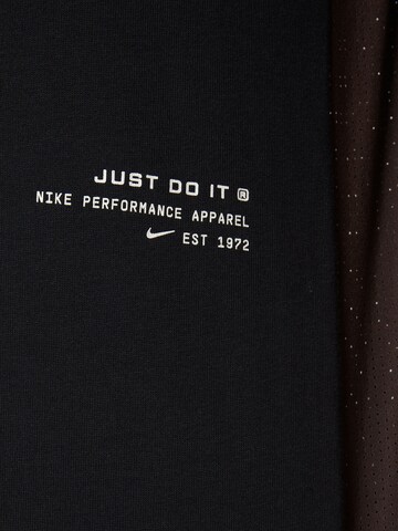 Tricou funcțional de la NIKE pe negru