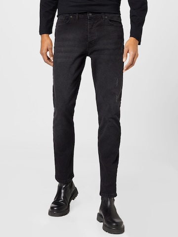 Trendyol Regular Jeans in Black: front